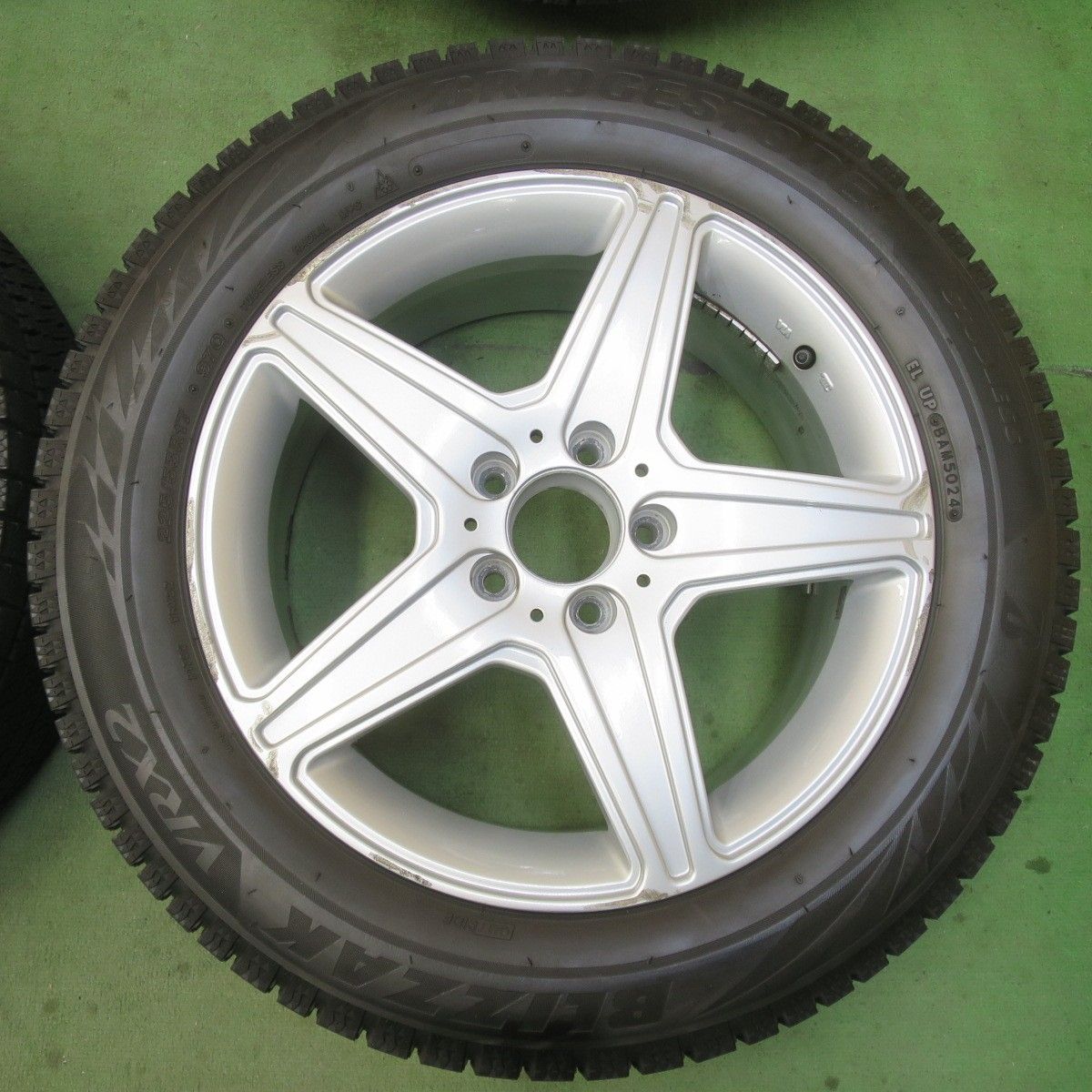 バリ溝！24年！9.5分☆ベンツ 等 AGA Burg 225/55R17 スタッドレス 