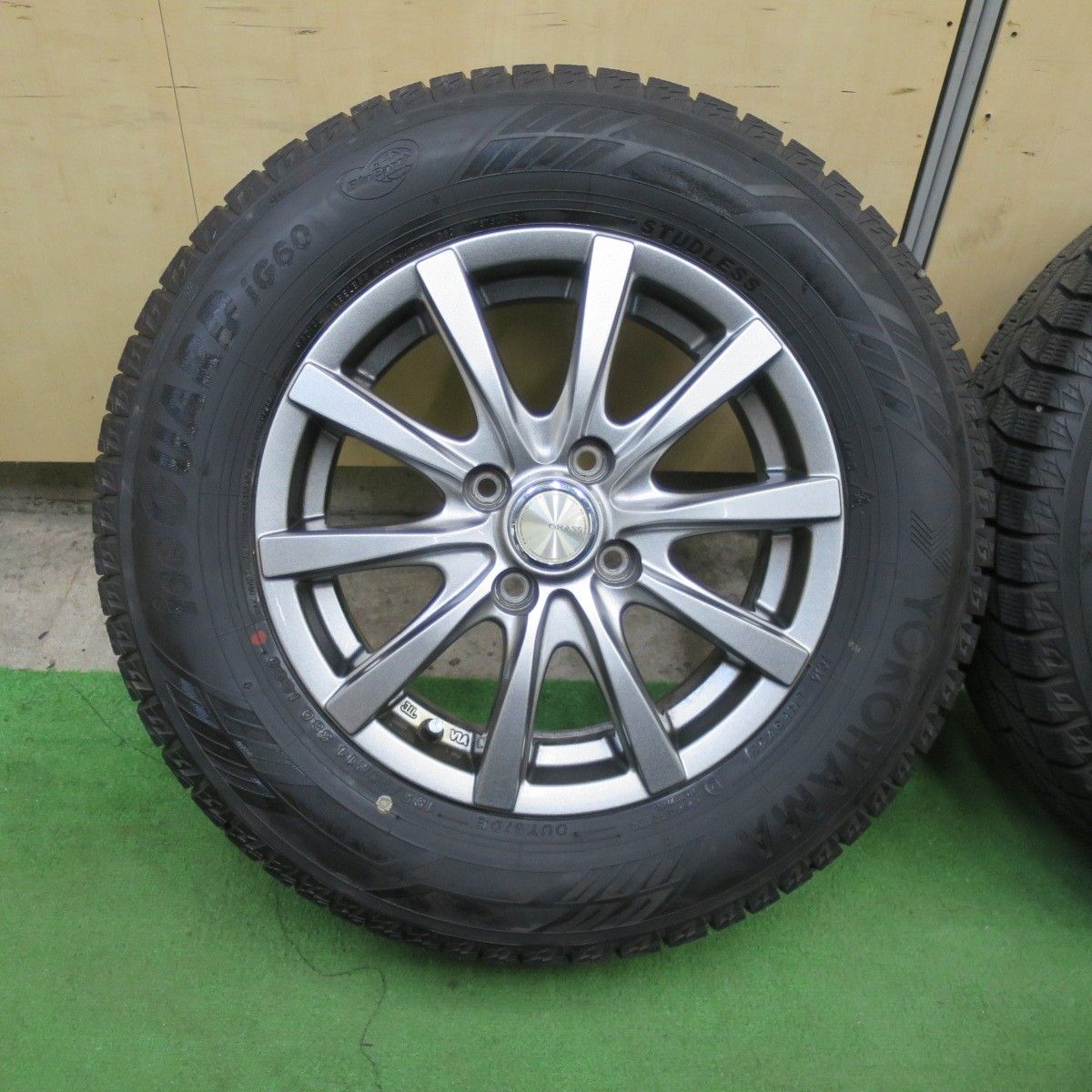 バリ溝！23年！キレイ！9.5分☆スタッドレス 185/70R14 ヨコハマ 