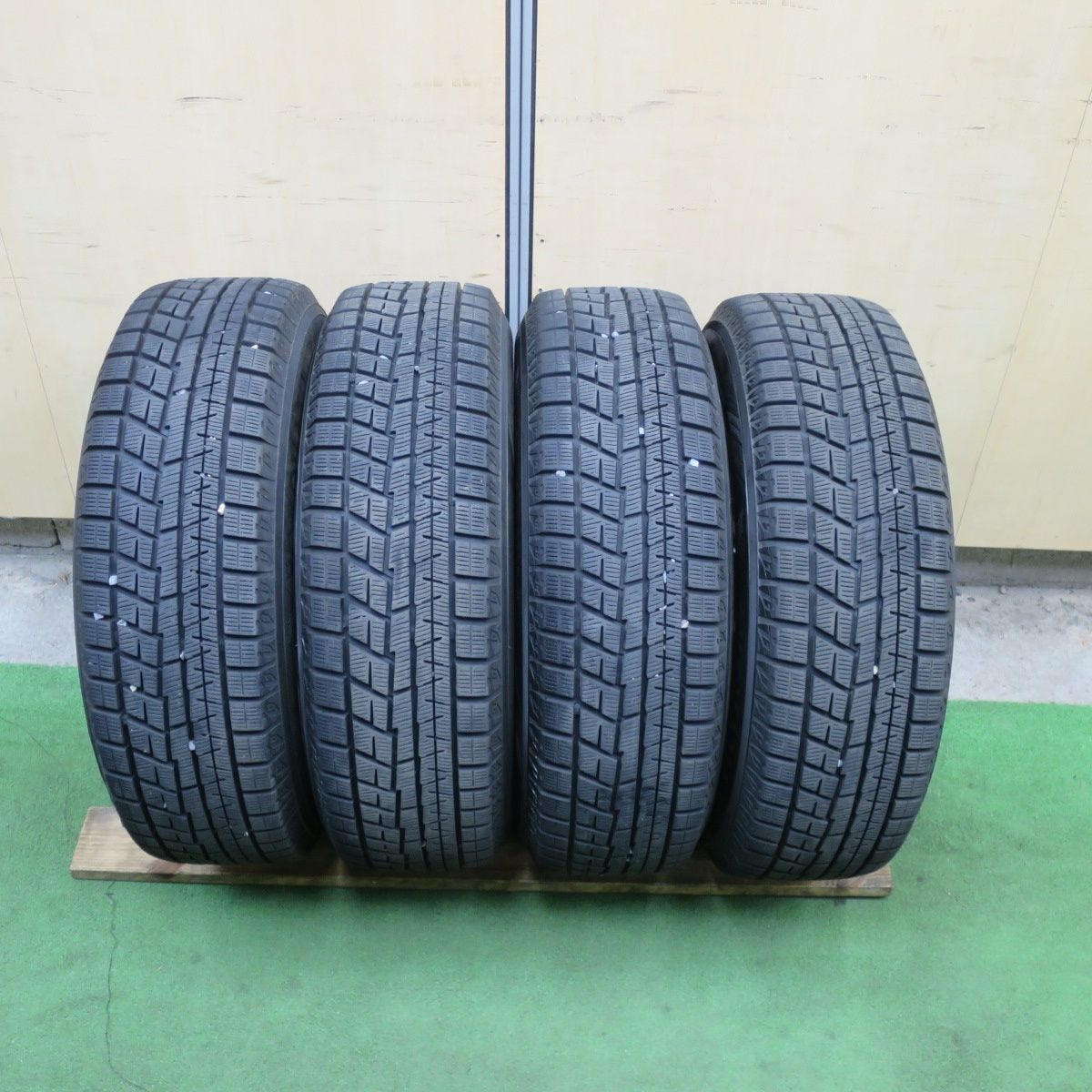 バリ溝！23年！キレイ！9.5分☆スタッドレス 185/70R14 ヨコハマ 