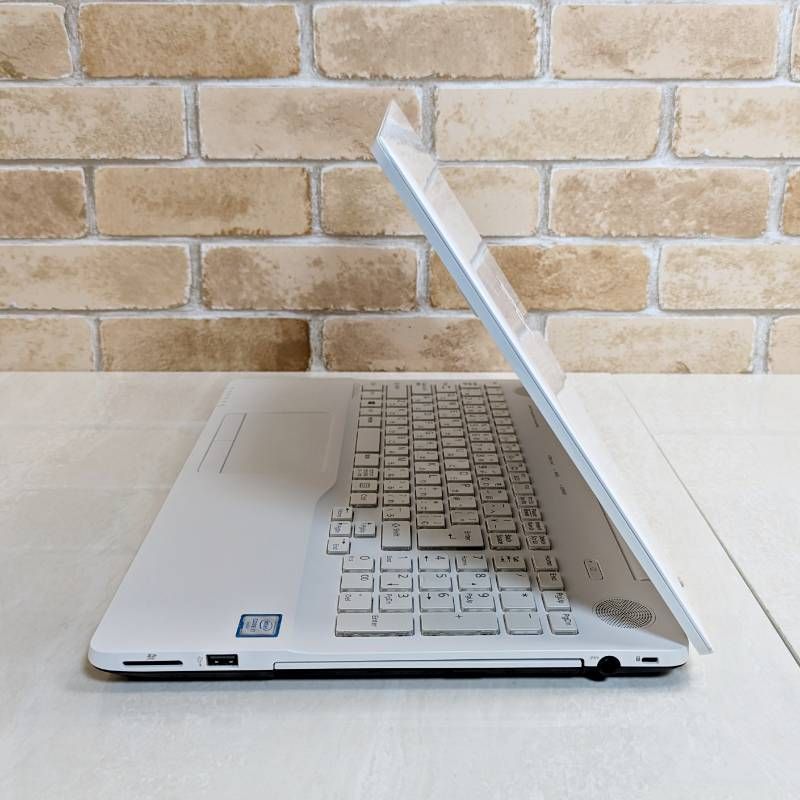 美品Core i7高性能！オフィス付きSSD爆速・メモリ8G初心者OK