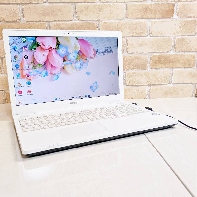 美品Core i7高性能！オフィス付きSSD爆速・メモリ8G初心者OK