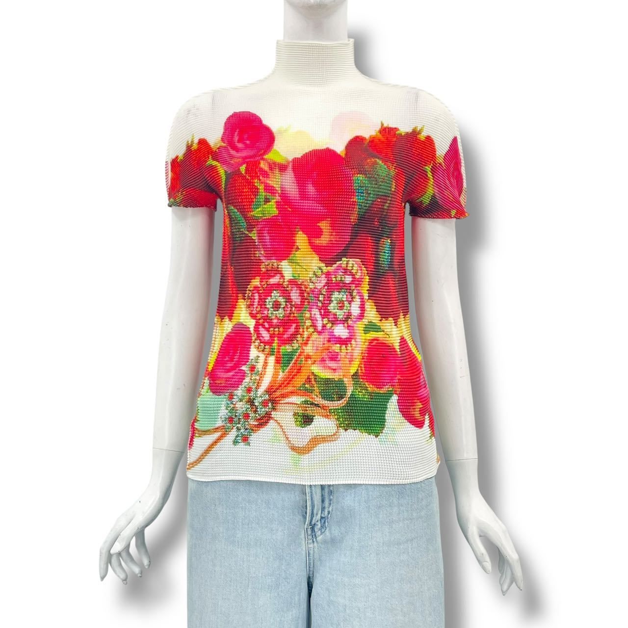 新品同様 me ISSEY MIYAKE ミー イッセイミヤケ トップス Tシャツ 半袖 