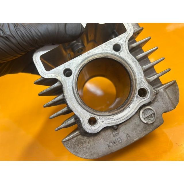 75863 中古 HONDA ホンダ スーパーカブ110 シリンダー KWB - メルカリ