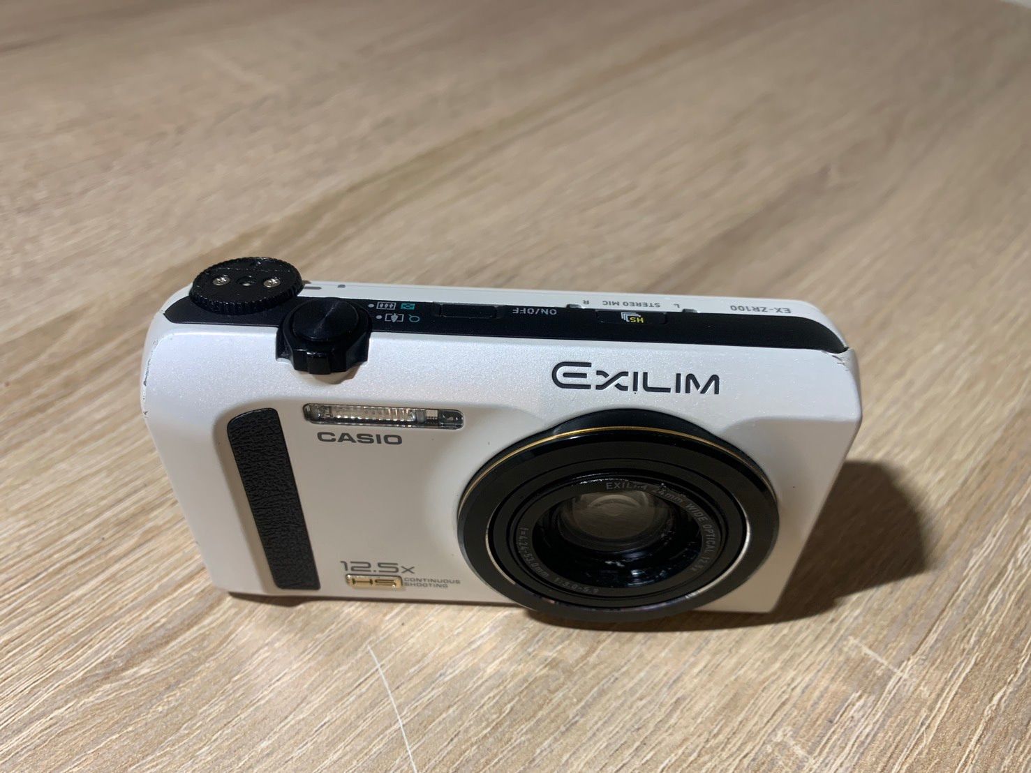 8674 Casio EXILIM EX-ZR100 ホワイト デジカメ ジャンク品 - メルカリ