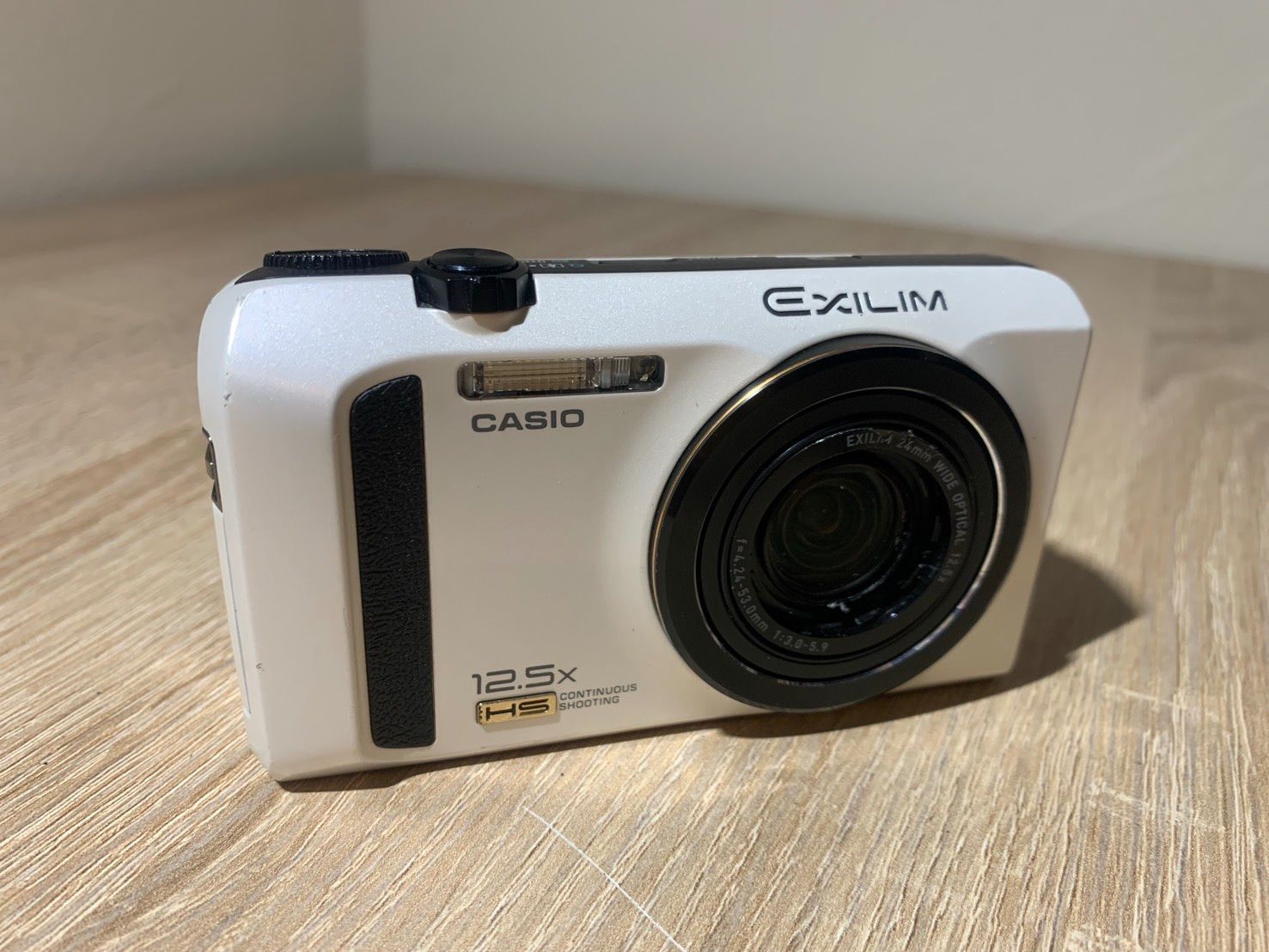 8674 Casio EXILIM EX-ZR100 ホワイト デジカメ ジャンク品 - メルカリ