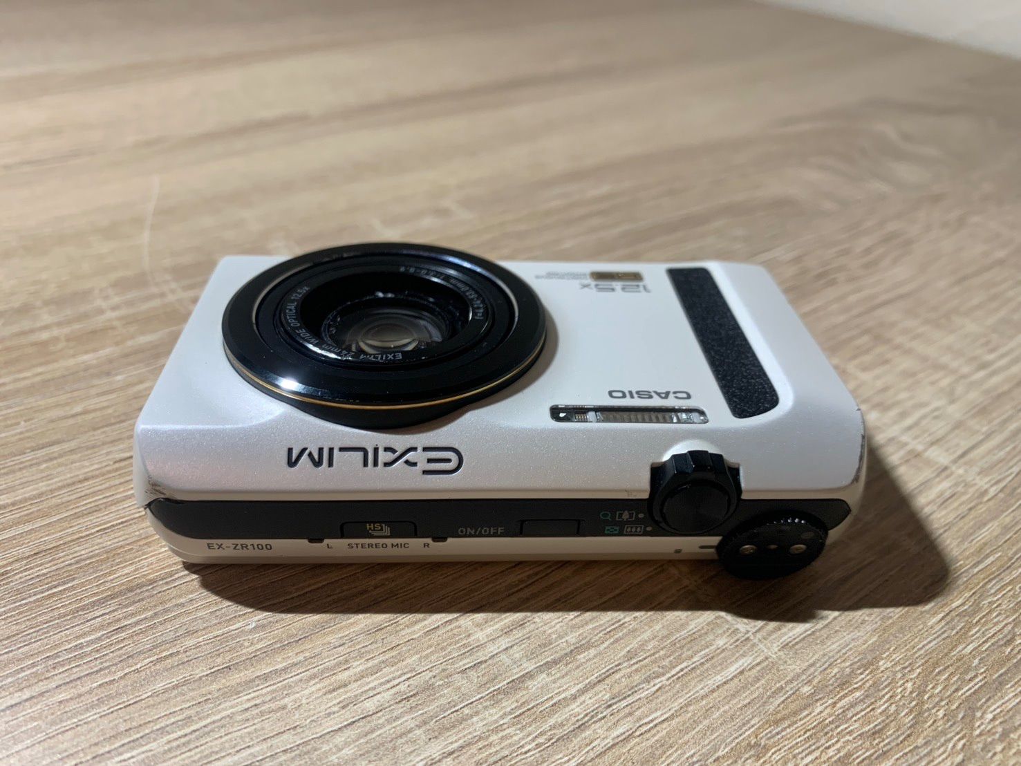 8674 Casio EXILIM EX-ZR100 ホワイト デジカメ ジャンク品 - メルカリ