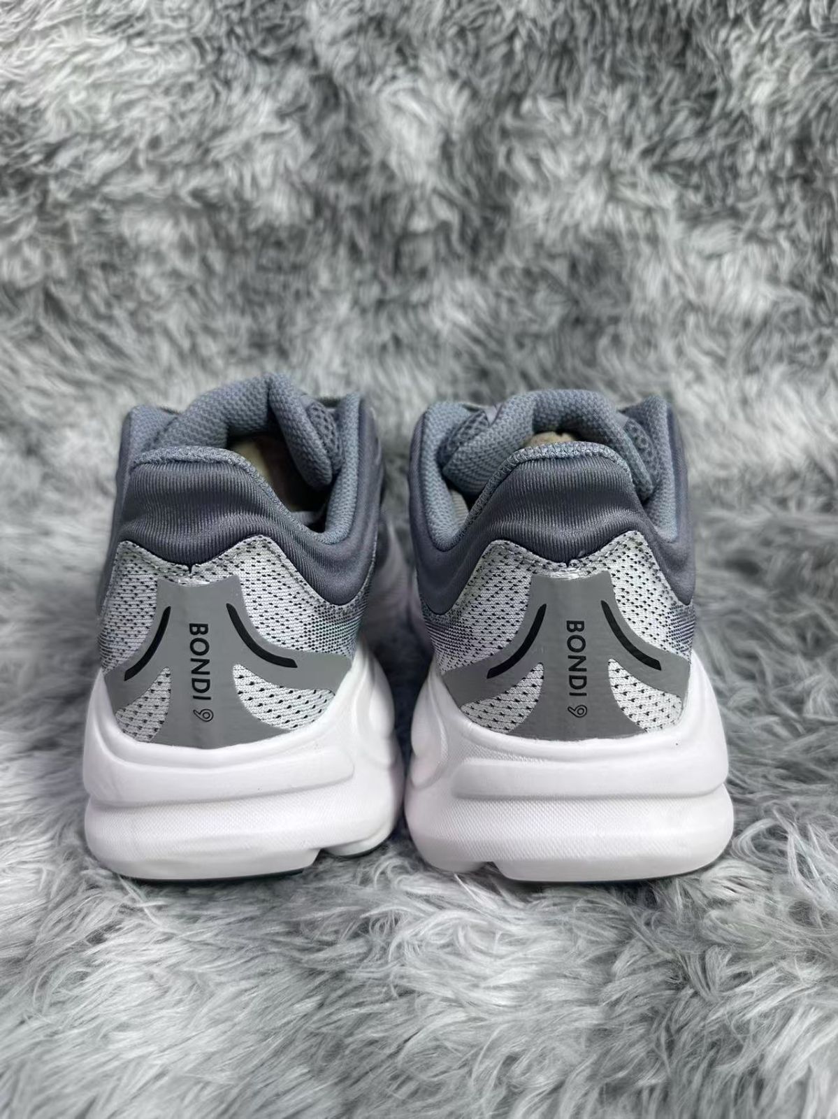 HOKA ONE ONE BONDI9 ボンダイ9スニーカー グレー - メルカリ