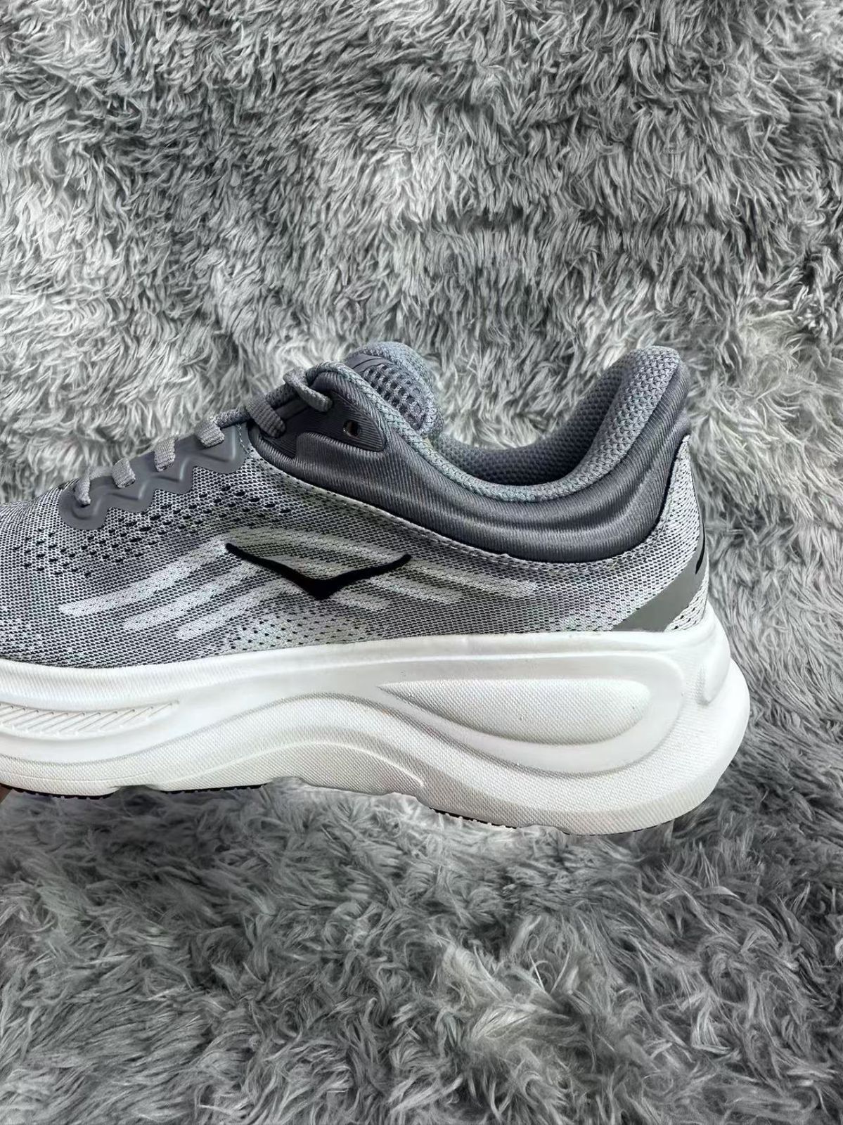 HOKA ONE ONE BONDI9 ボンダイ9スニーカー グレー - メルカリ