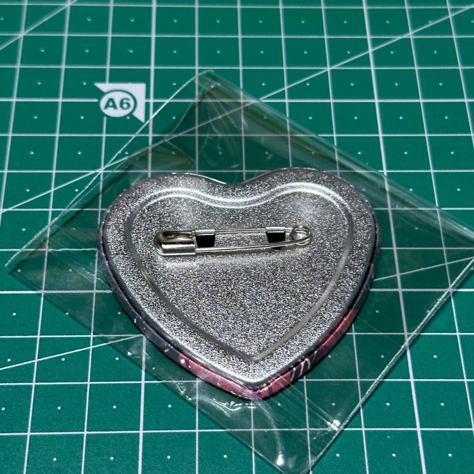 ウマ娘 カツラギエース ハート 缶バッジ - メルカリ