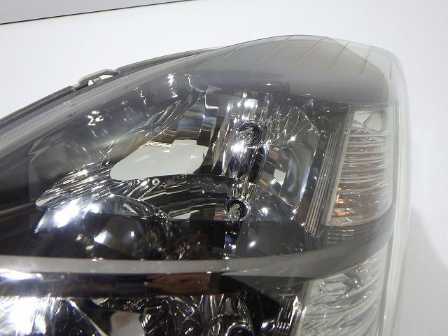 アイシス 右ヘッドライト HID ANM10/15 前期 44-61 Y プラタナ 81130 