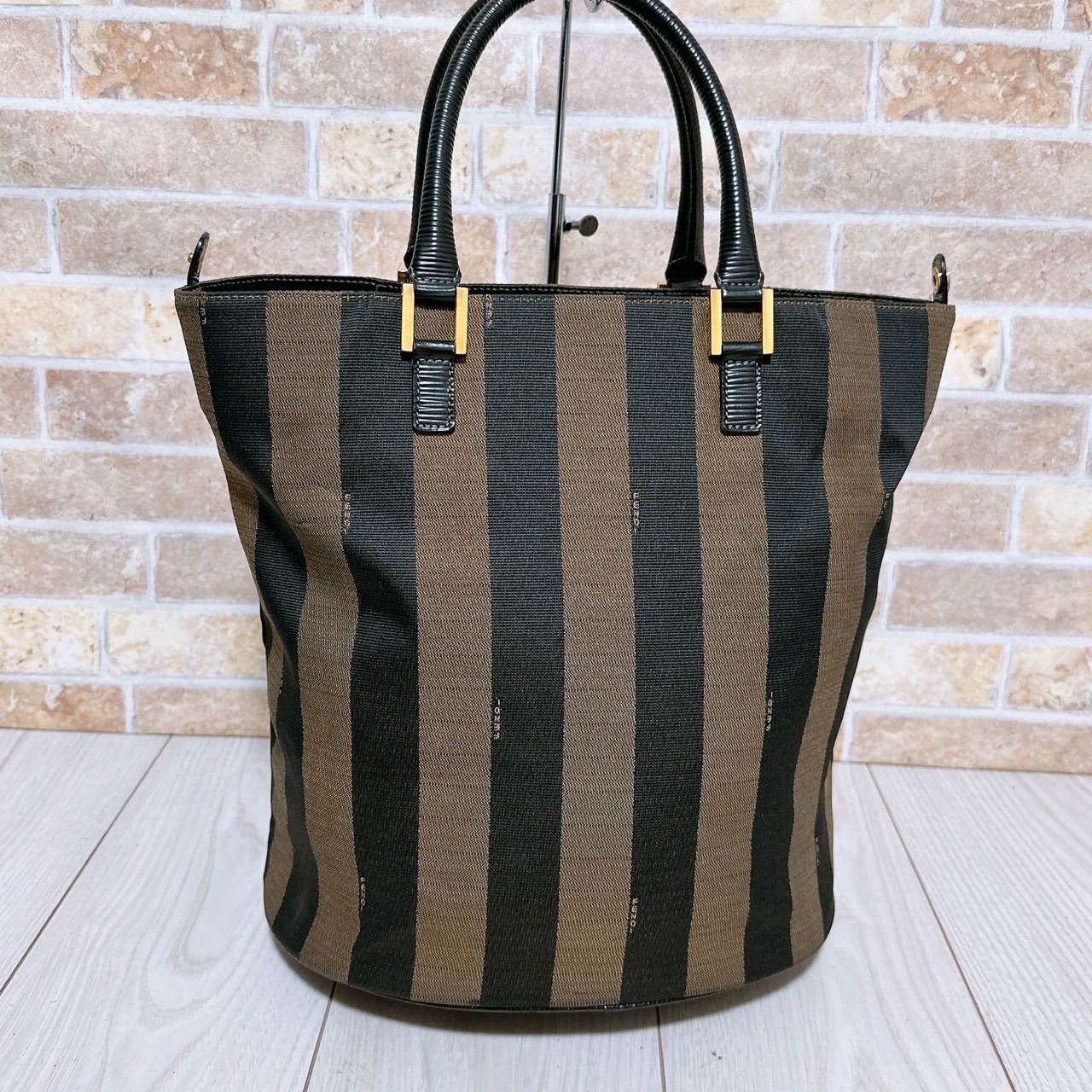 美品》FENDI(フェンディ)トートバック - メルカリ