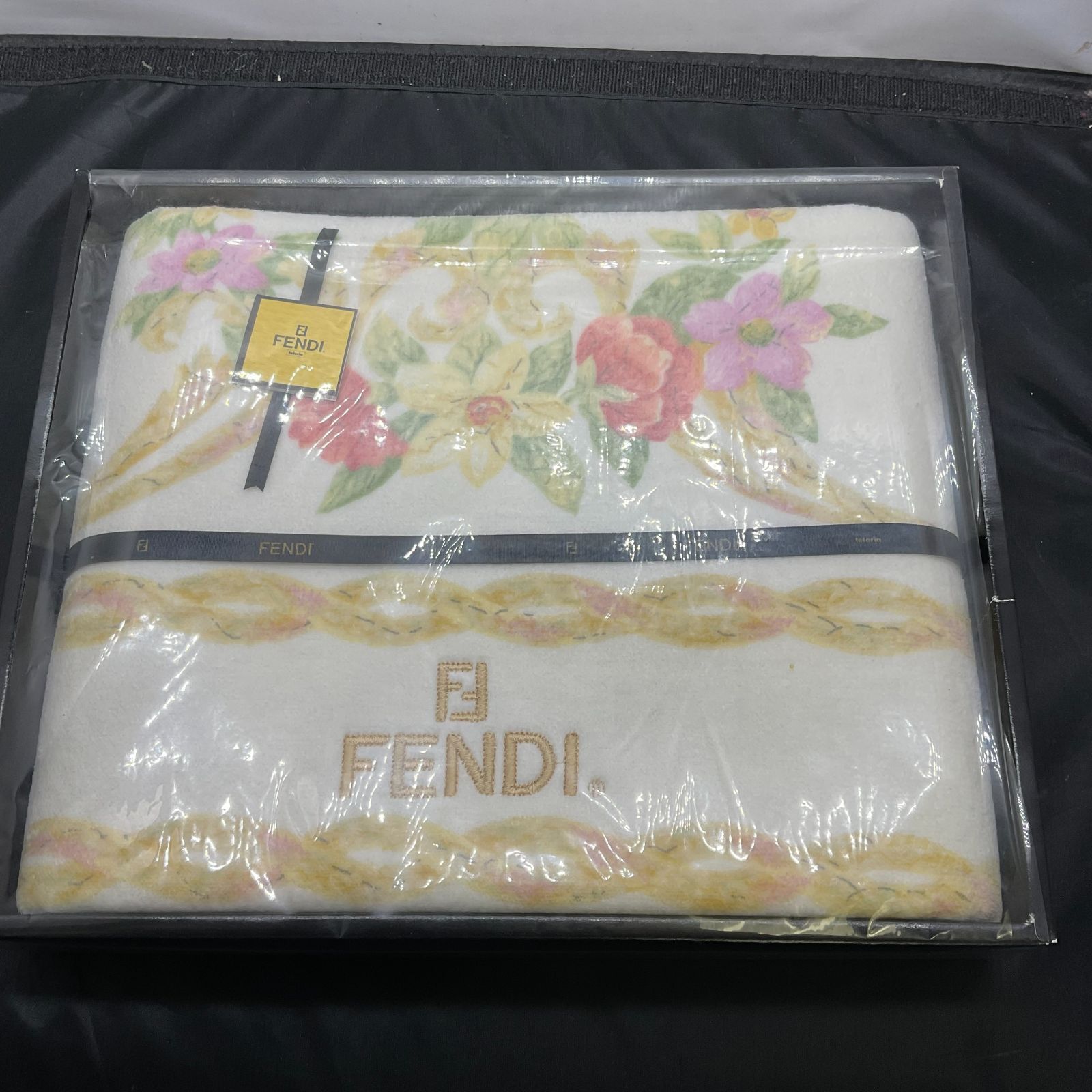 フェンディ 毛布 B25032780 フェンディ 毛布 B25032780 ミニ バゲット