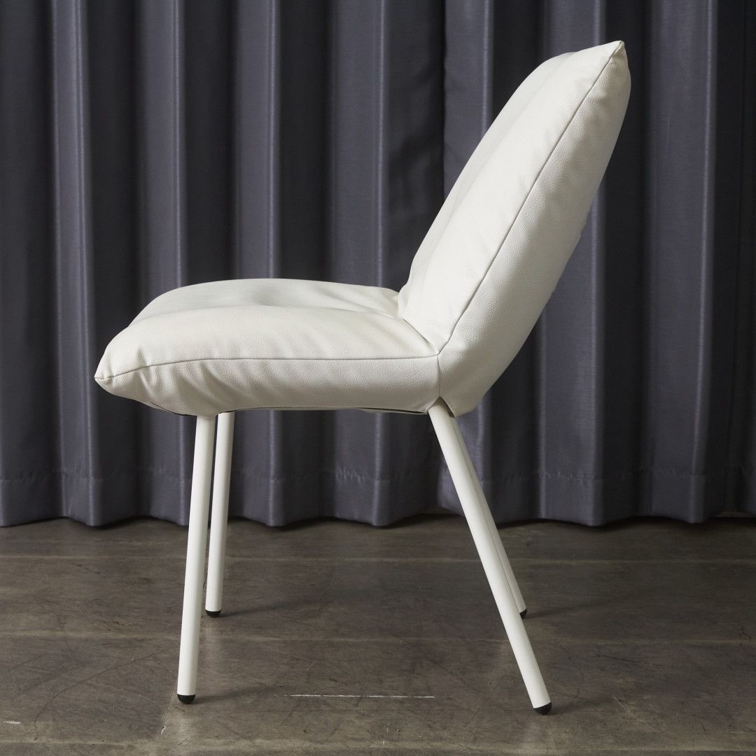 【発送の場合は即購入不可】 定価10万〜 Ligne Roset Calin スチールレッグ ダイニングチェア 椅子 フランス リーンロゼ カラン サイドチェア モダン 高級 98707 定価10万〜 Ligne Roset Calin スチールレッグ ダイニングチェア 椅子