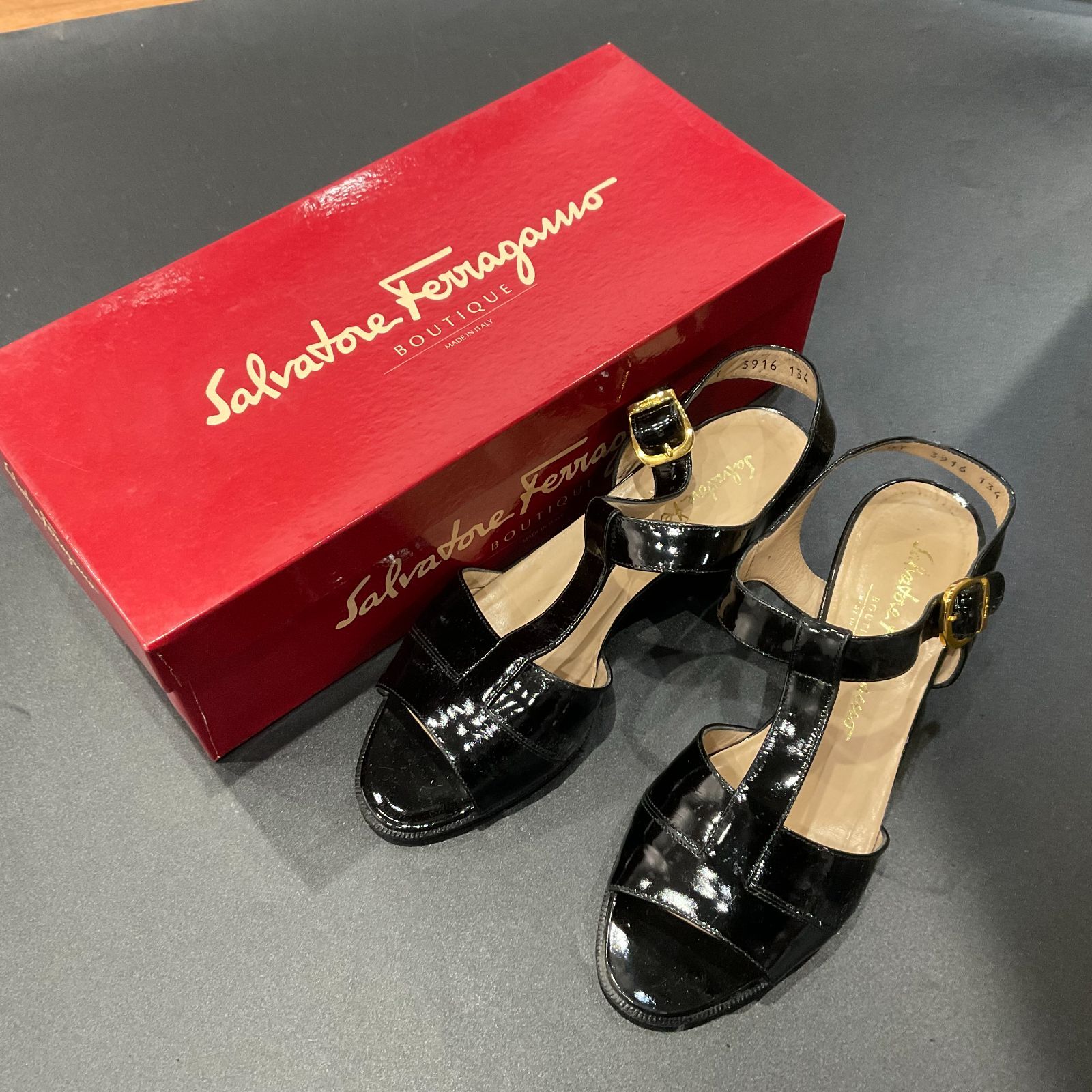 サルヴァトーレフェラガモ サンダル B26020778 | ¡Compre en Mercari