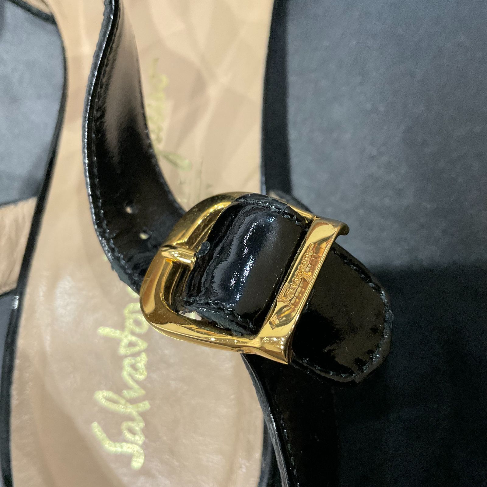 サルヴァトーレフェラガモ サンダル B26020778 - メルカリ