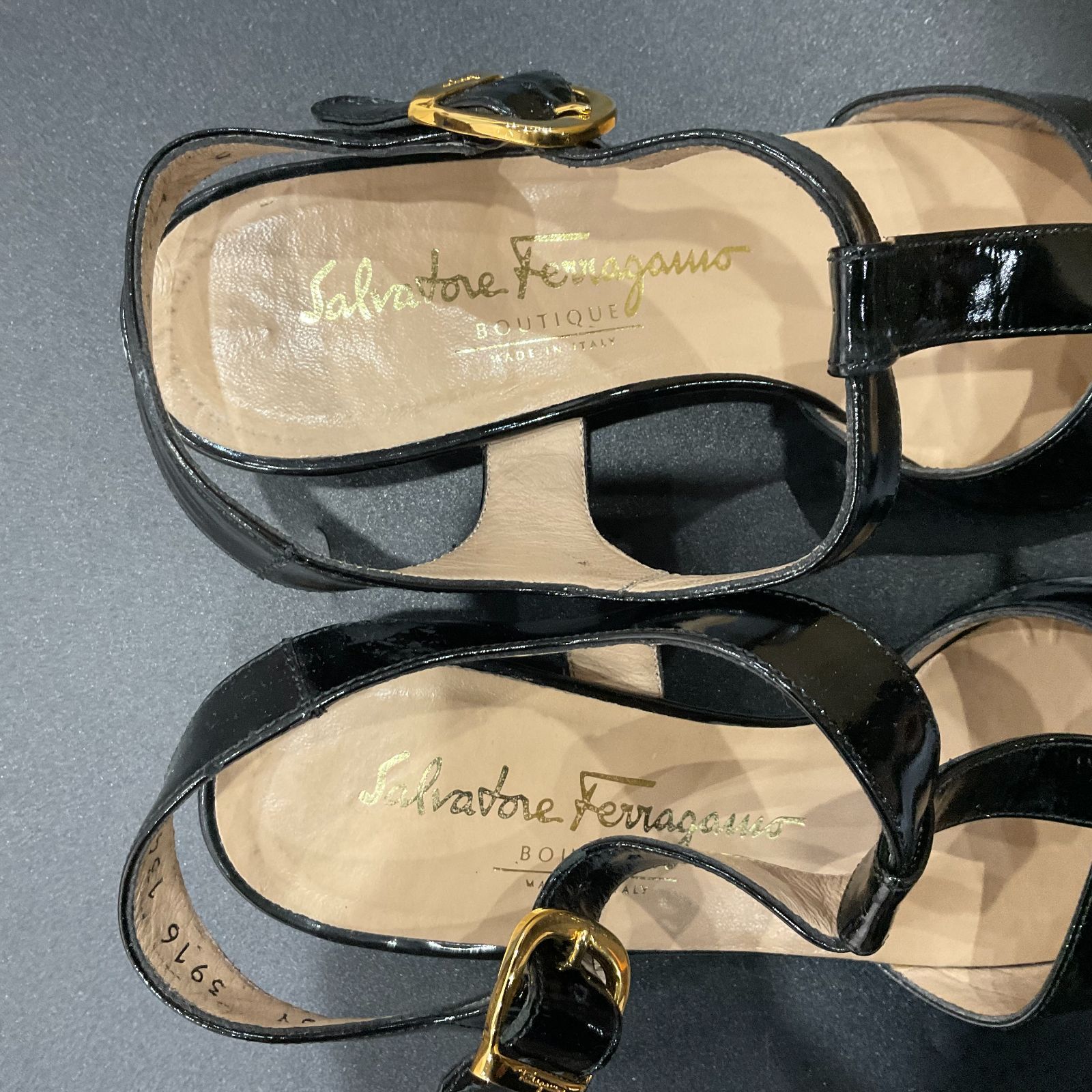 サルヴァトーレフェラガモ サンダル B26020778 | ¡Compre en Mercari