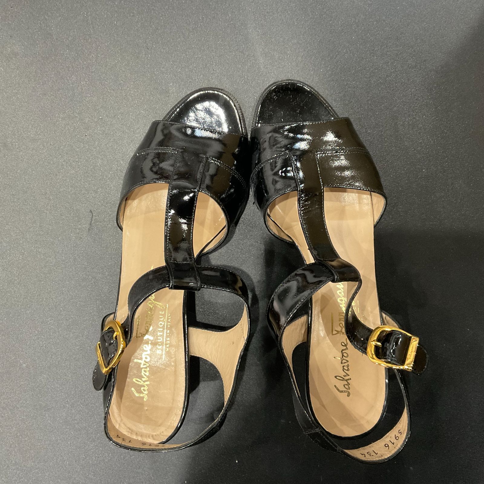 サルヴァトーレフェラガモ サンダル B26020778 | ¡Compre en Mercari