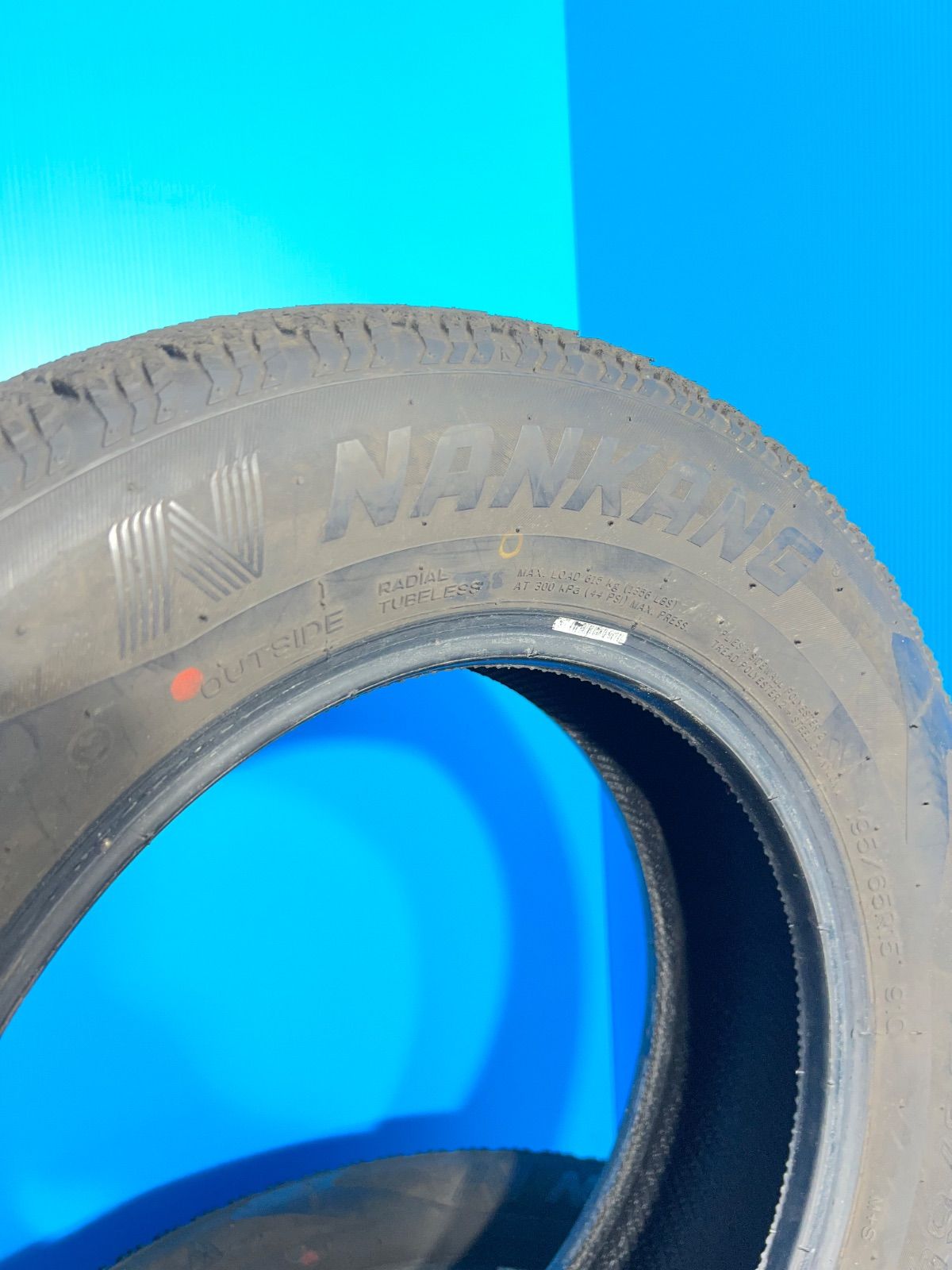 2022年製 バリ溝8mm】ナンカン AW-1 195/65R15 4本組 最新スタッドレス