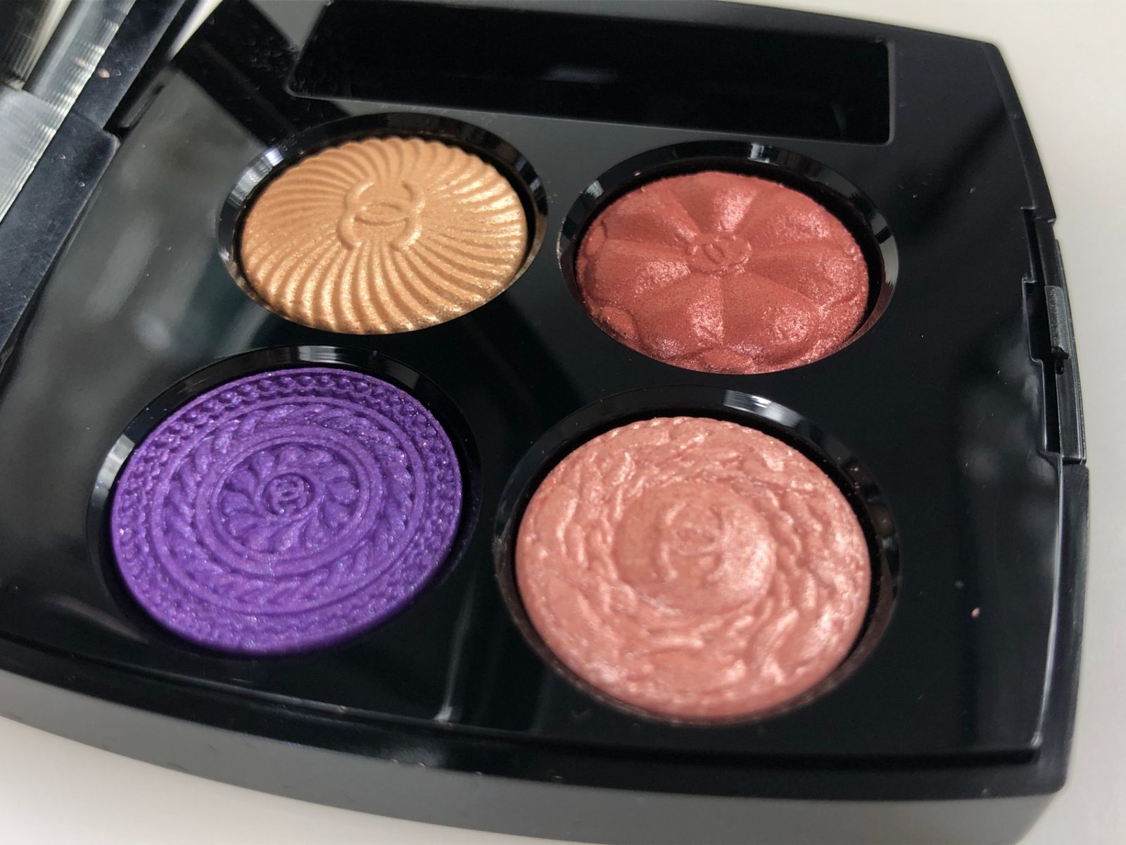 未使用 限定品 シャネル CHANEL レ キャトル オンブル ブトン アイ