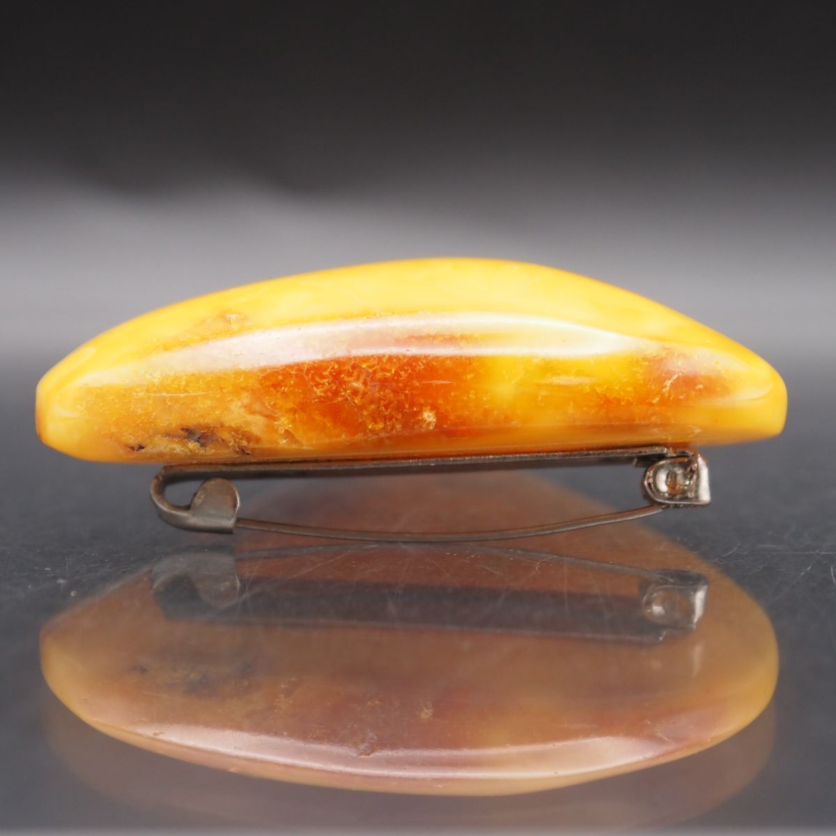R391 琥珀 コハク ロイヤルアンバー ブローチ 大ぶり デザイン - メルカリ