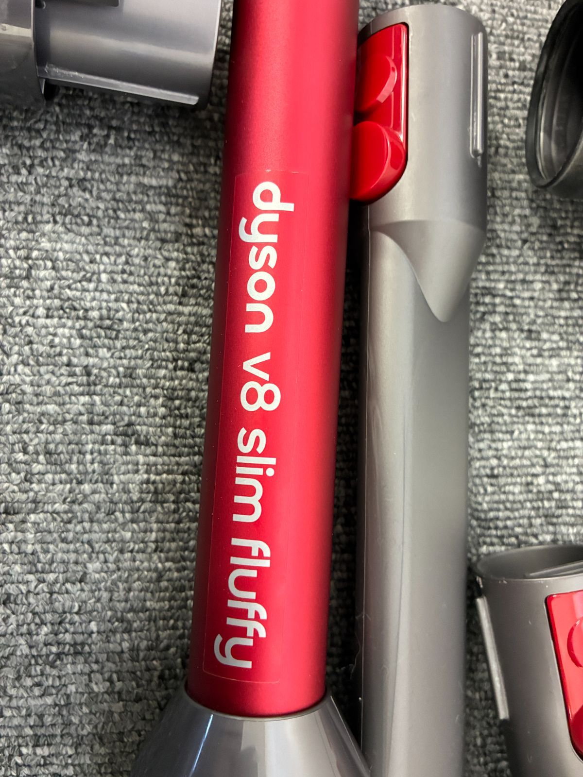 分解清掃済】Dyson V8 Slim Fluffy コードレス掃除機（一部難あり