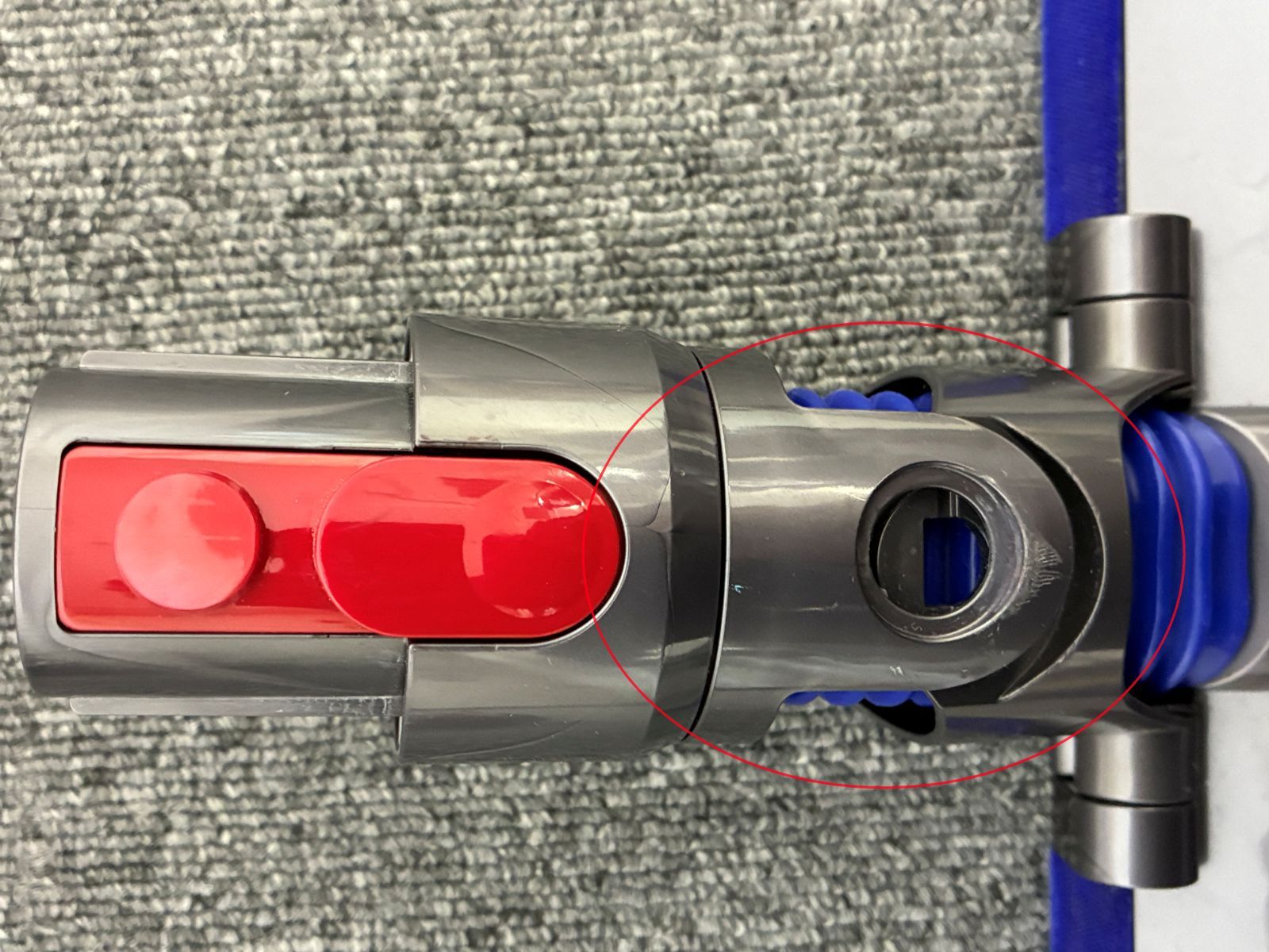 分解清掃済】Dyson V8 Slim Fluffy コードレス掃除機（一部難あり