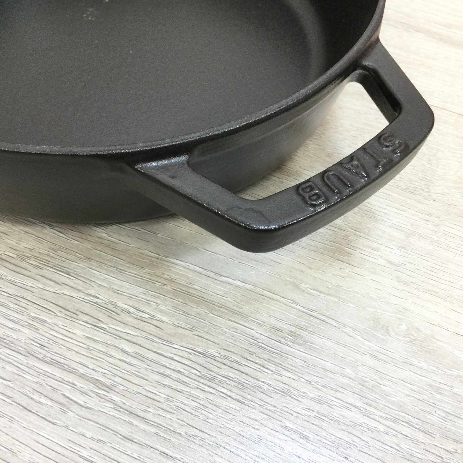 STAUB ストウブ 両手鍋 20cm ブラック 鋳物ホーロー フランス製 鍋本体