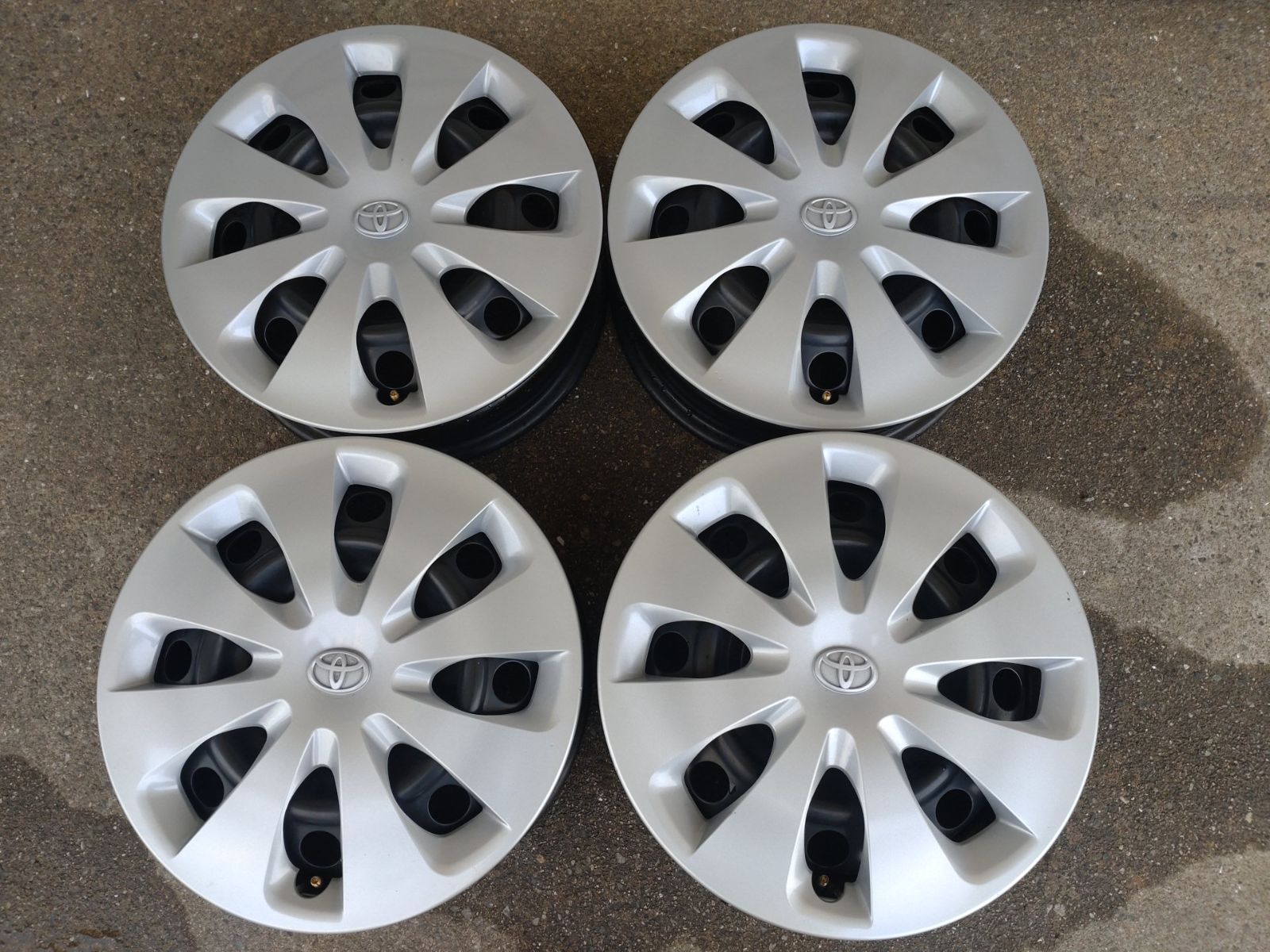 T*A様 アクア10系　純正スチールホイール　15インチ5.5J+45 マッドブ TOYOTA T*A様 アクア10系 純正スチールホイール 15インチ5.5J+