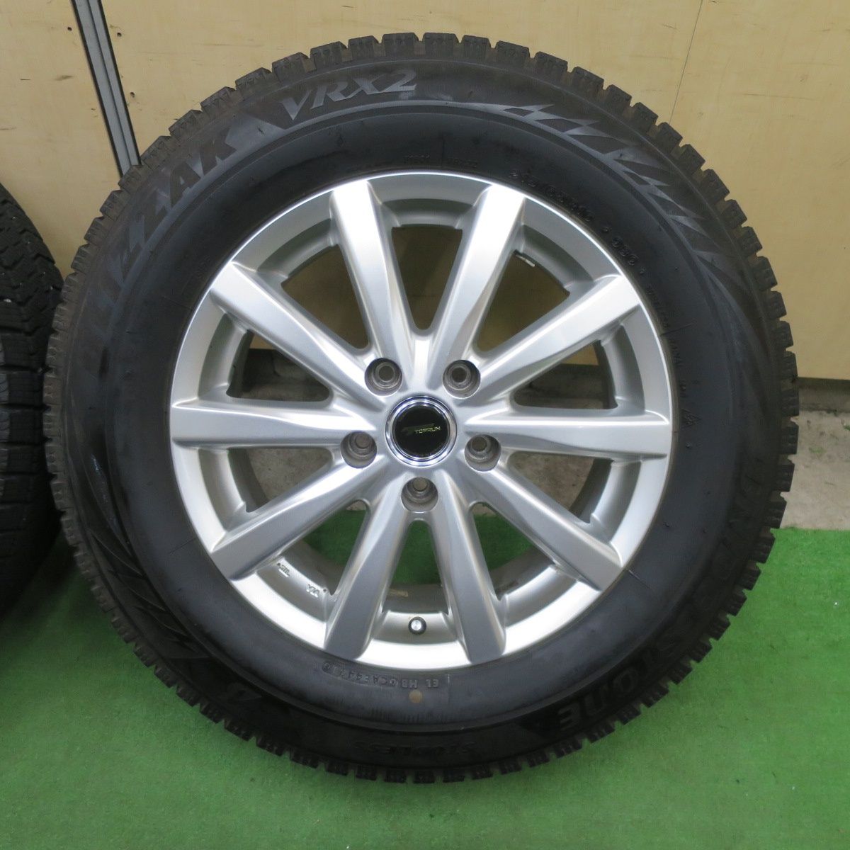 バリ溝！9分☆スタッドレス 215/65R16 ブリヂストン ブリザック VRX2 