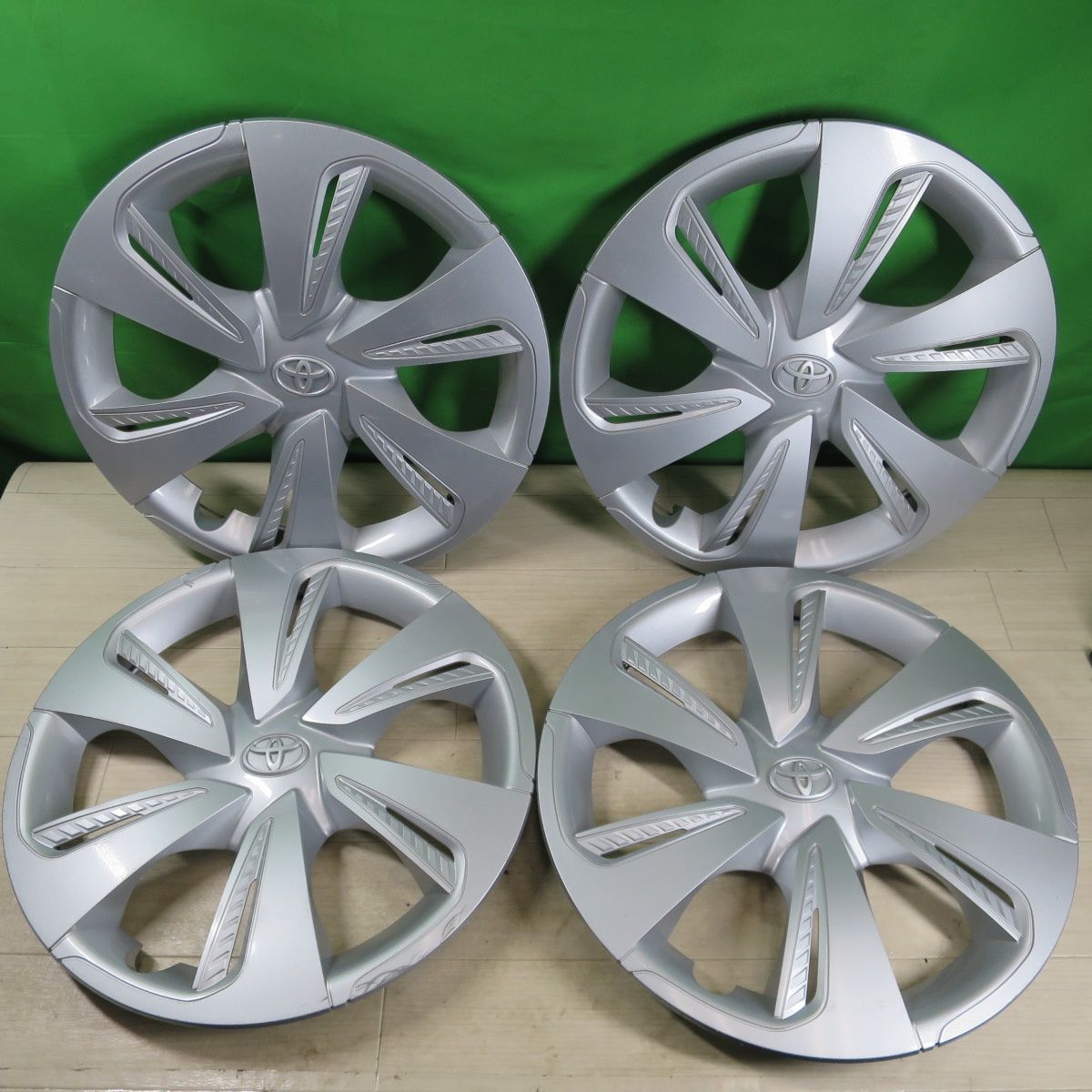 送料無料] 4枚価格☆トヨタ 170系 シエンタ 純正 ホイール キャップ