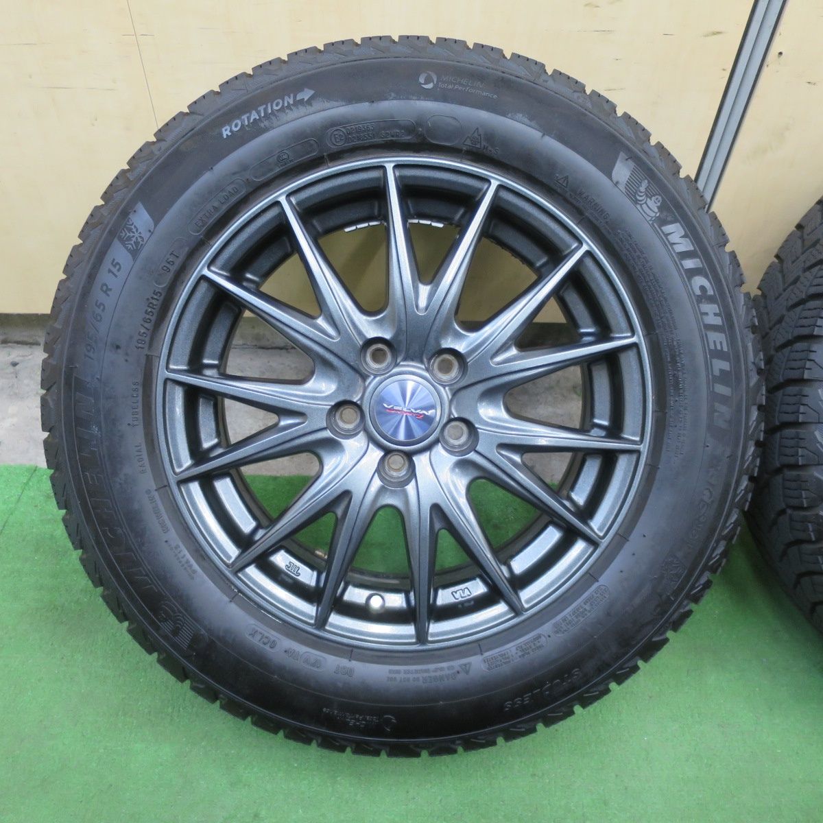 バリ溝！24年！キレイ！ほぼ10分プリウス 等 195/65R15 スタッドレス ミシュラン X-ICE SNOW VELVA SPORTZ ヴェルヴァ 15インチ PCD100/5H6021905TTス