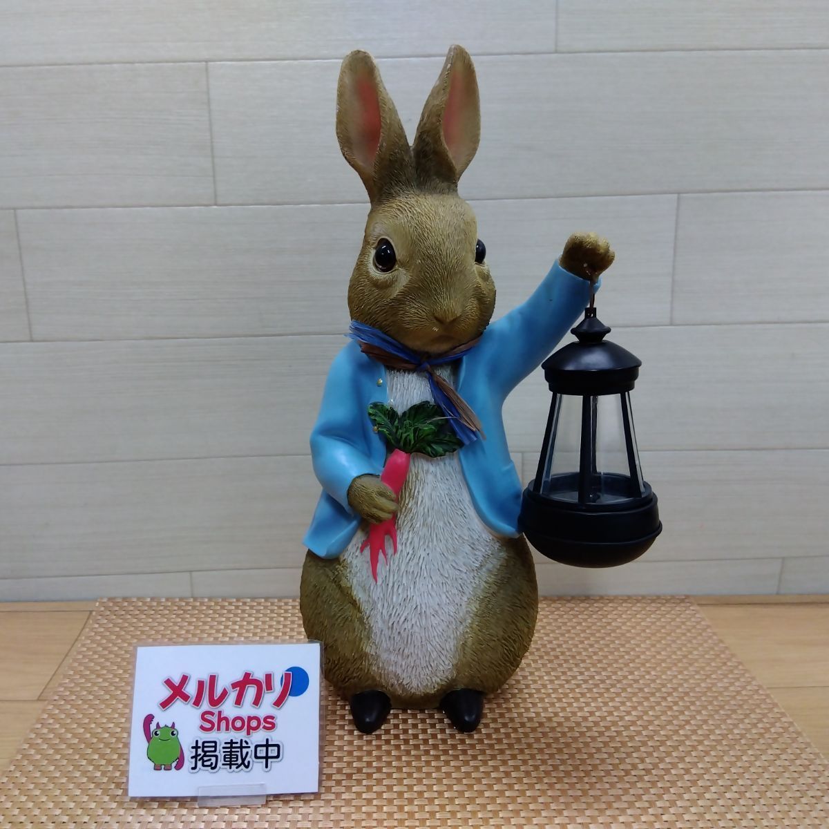 ランタンを持つピーターラビット ソーラーライト点灯不可 置物