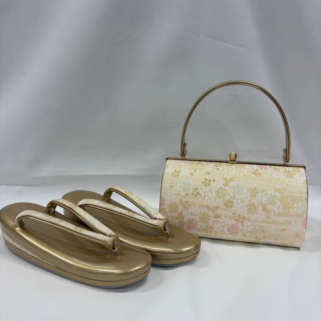 未使用・箱あり】和装草履バックセット ゴールド 花柄フリーザイズ（T