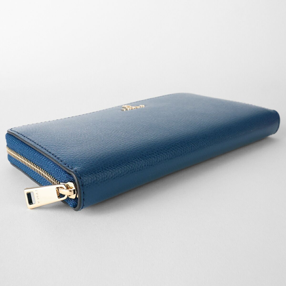 新品 フルラ FURLA 長財布 カメリア XL ZIP AROUND WALLET インディゴ/コローラ 新品 フルラ FURLA 長財布 カメリア XL ZIP AROUND WALLET インディゴ