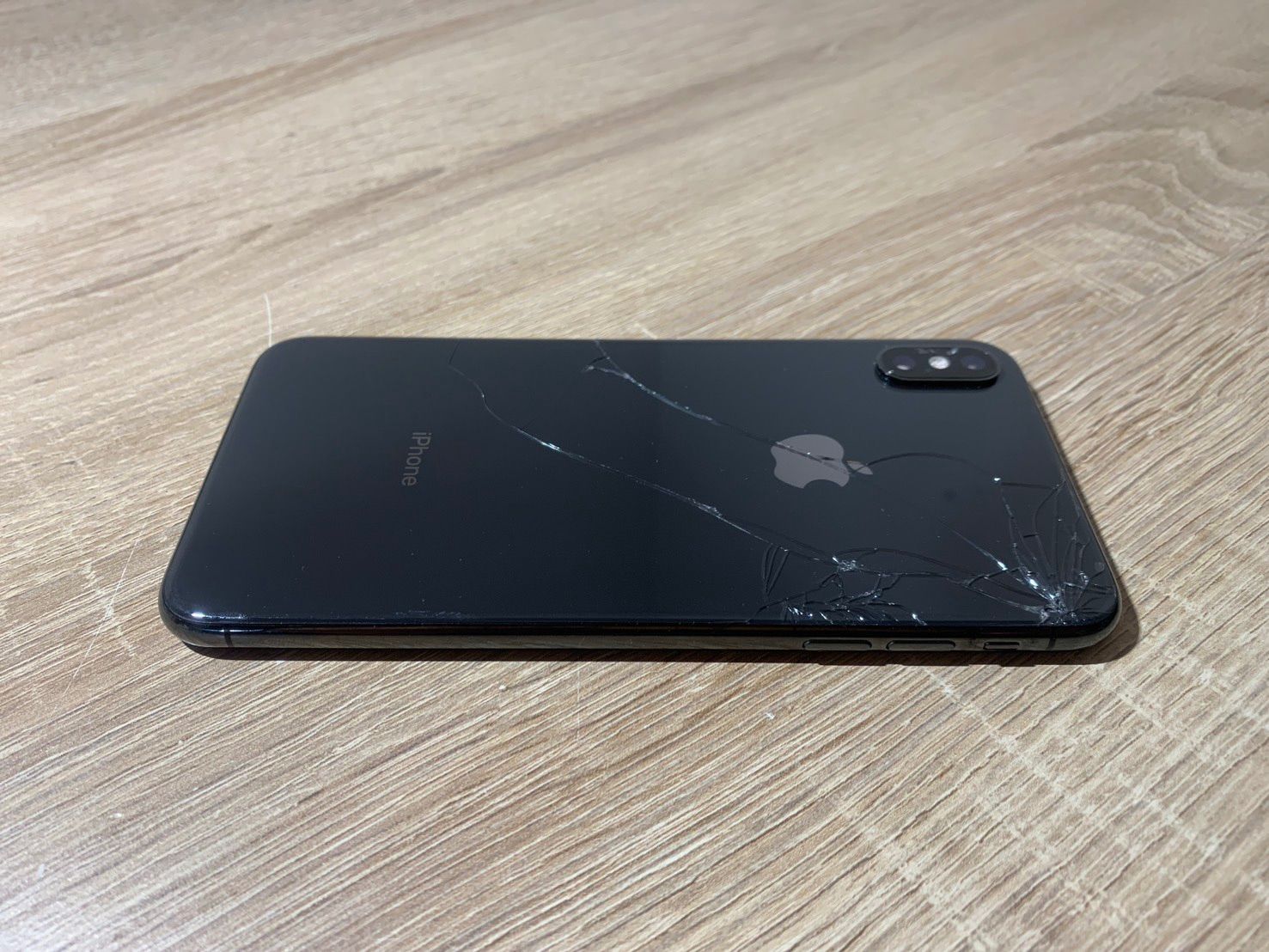 8723 iPhone XS MAX 256GB スペースグレー ジャンク品 - メルカリ