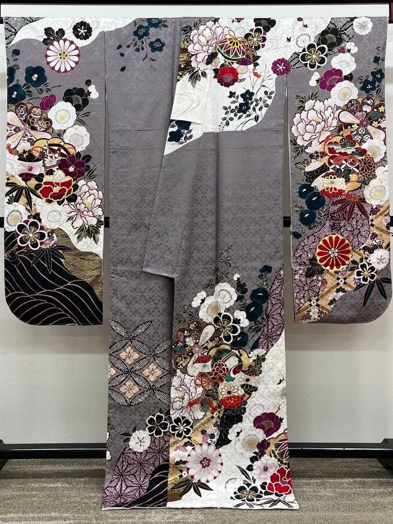 振袖 刺繍 金彩 銀彩 紋意匠 身丈168cm 新品未使用品 MO3485 - メルカリ