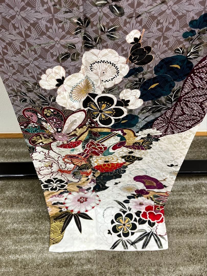 振袖 刺繍 金彩 銀彩 紋意匠 身丈168cm 新品未使用品 MO3485 - メルカリ