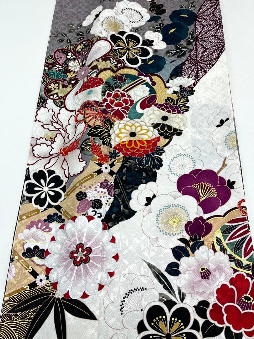 振袖 刺繍 金彩 銀彩 紋意匠 身丈168cm 新品未使用品 MO3485 - メルカリ