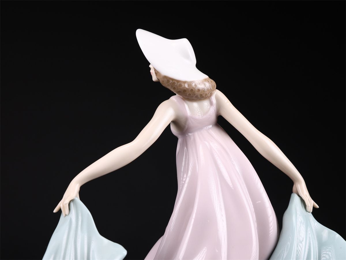 LLADRO 【リヤドロ】 フィギュリン 磁器人形 「春の舞踏」 少女 置物