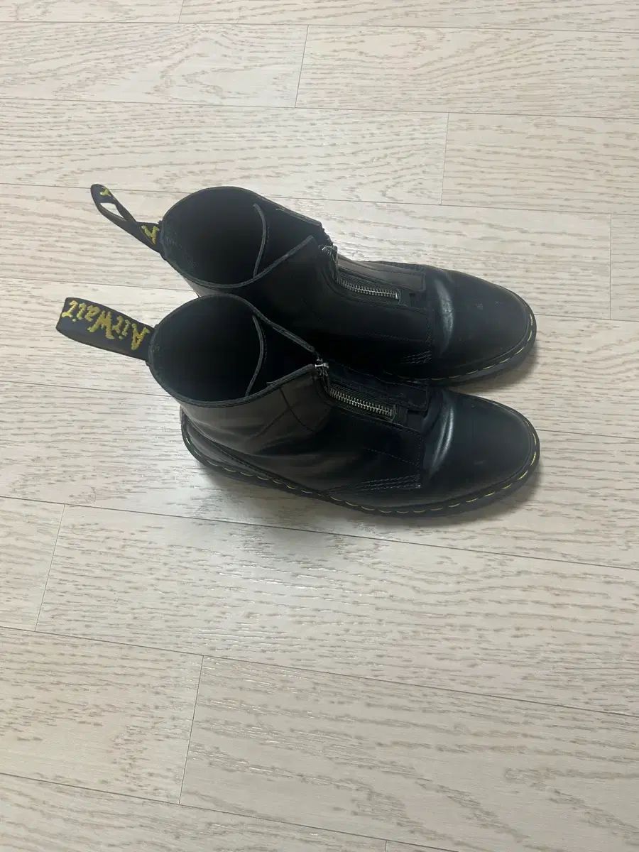DR. MARTENS ドクターマーチン 255-大人気再入荷