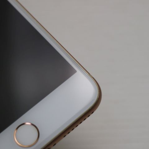 新品同様 SIMフリー iPhone8 PLUS 64GB ゴールド 即日発送 スマホ