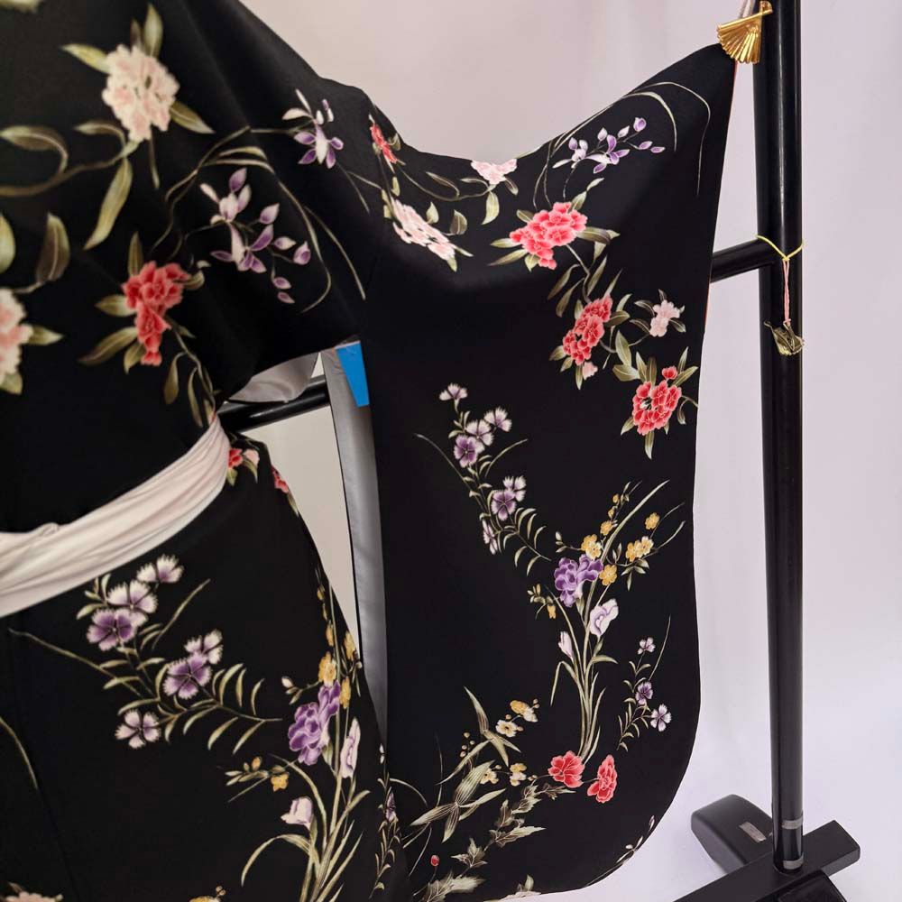 二尺袖 単品 卒業式着物 黒 裄68cm Lサイズ  袴用着物 化繊 中古 5302 二尺袖 単品 卒業式着物 黒 裄68cm Lサイズ 袴用着物 化繊 5302 【公式