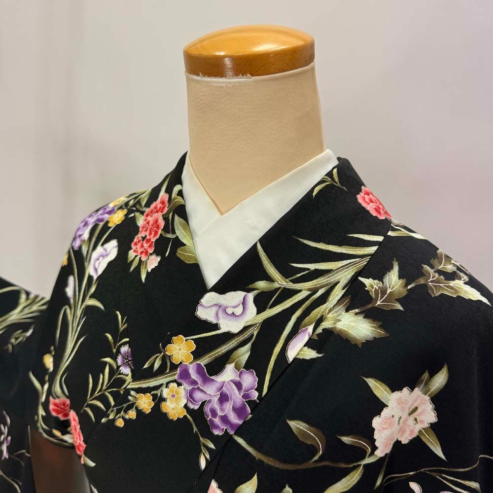 二尺袖 単品 卒業式着物 黒 裄68cm Lサイズ  袴用着物 化繊 中古 5302 二尺袖 単品 卒業式着物 黒 裄68cm Lサイズ 袴用着物 化繊 5302 【公式