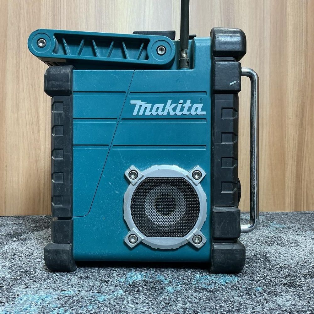 中古品】makita MR103 充電式ラジオ本体のみ（ACアダプタなし）【204