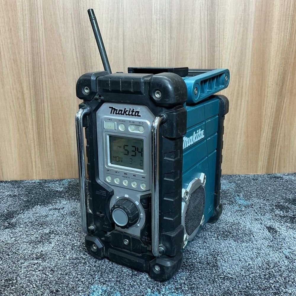 中古品】makita MR103 充電式ラジオ本体のみ（ACアダプタなし）【204