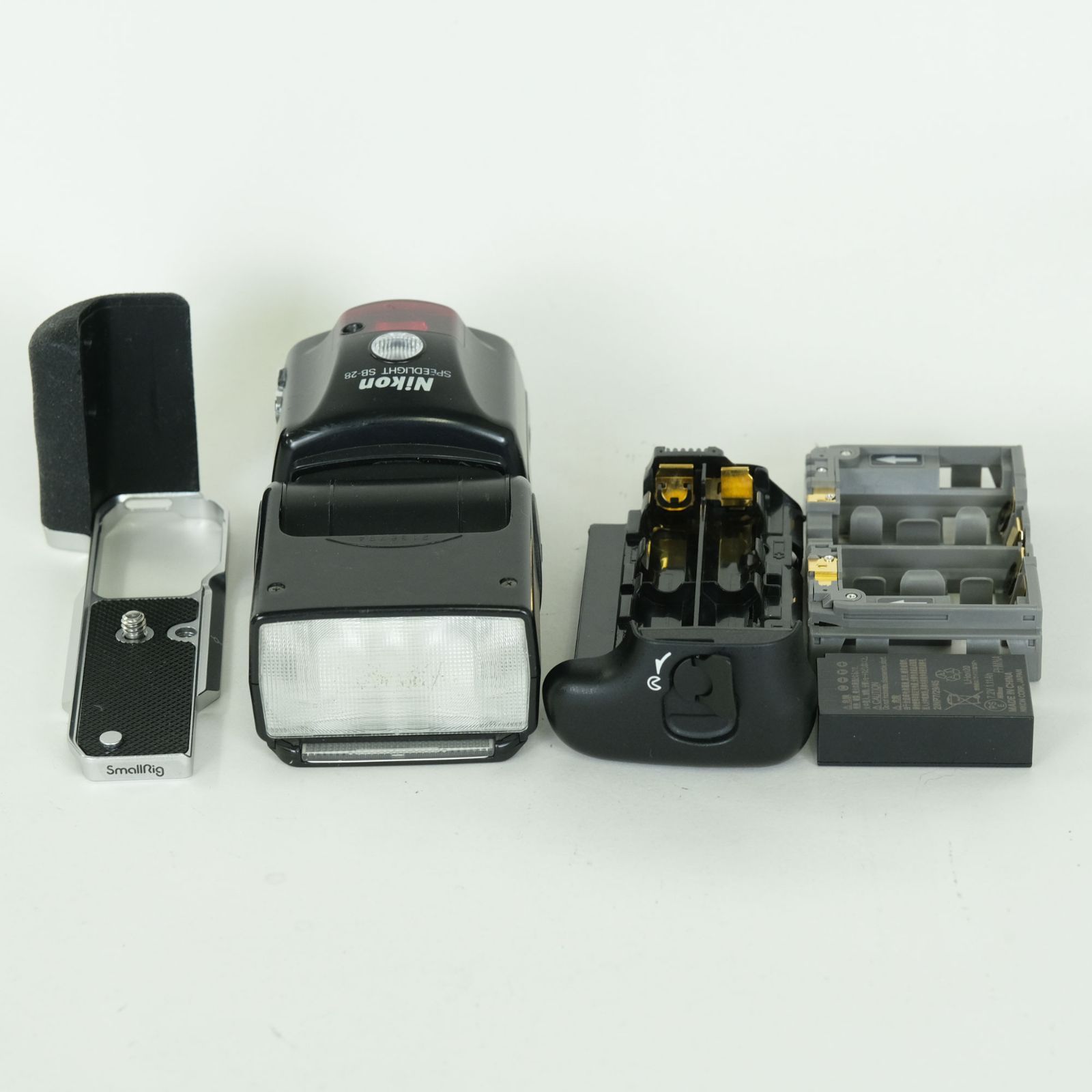 カメラ関連製品詰め合わせ・ジャンク] カメラ・レンズ類・バッテリー