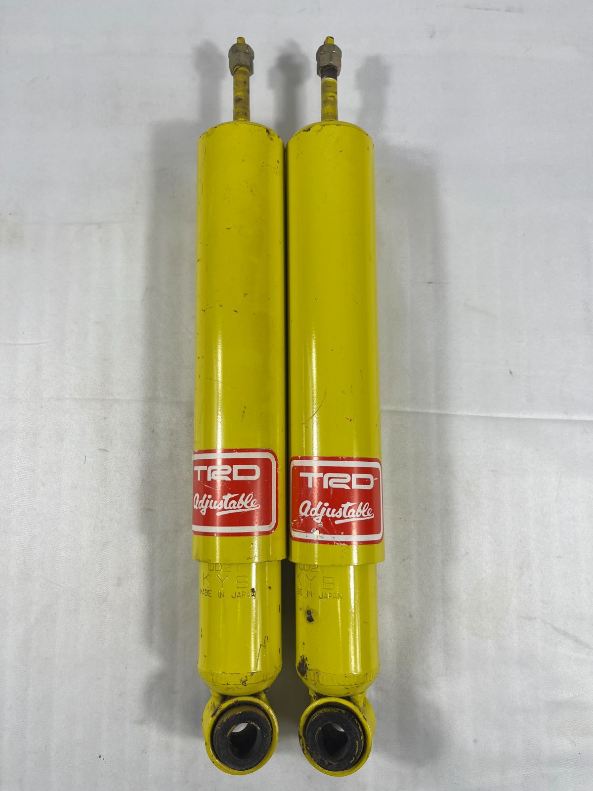 ジャンク品　TRD　48531-KP62　UD21　KYB　2点　日本製　セット　サスペンション　ショックアブソーバー　アブソーバー　車　旧車　カスタム　コレクション　昭和レトロ　昭和　レトロ