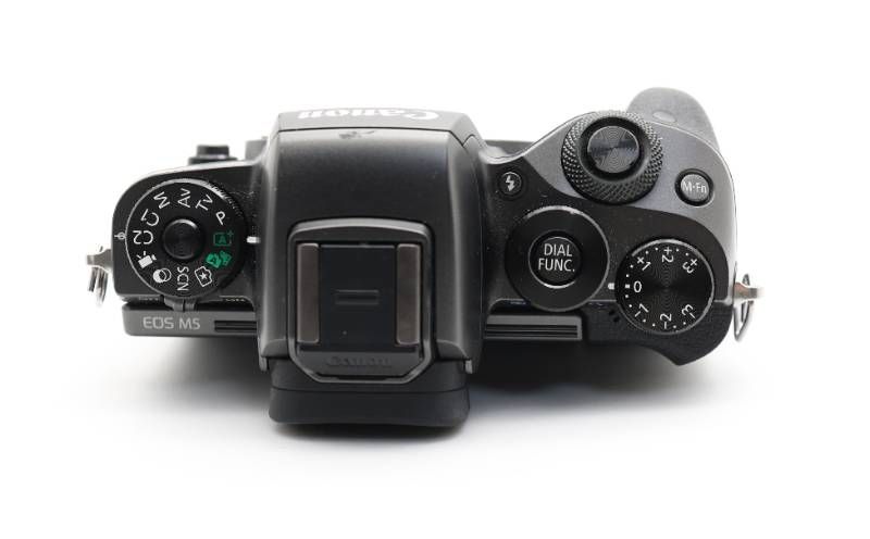 □完動品 Canon EOS M5 ミラーレス一眼カメラ - メルカリ