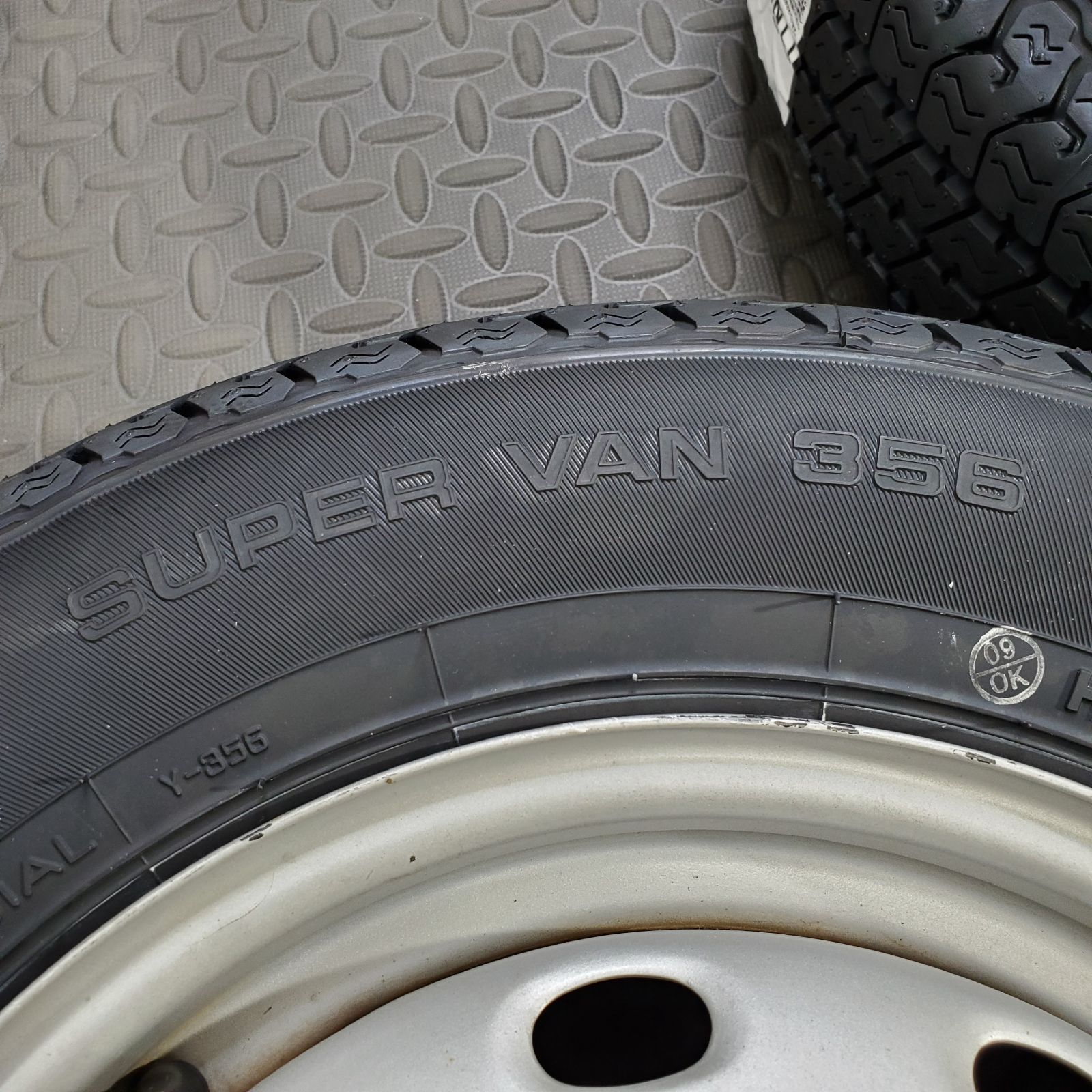 25年製 新品タイヤ 145/80R12 80/78N LT ヨコハマ スーパーバン356(夏
