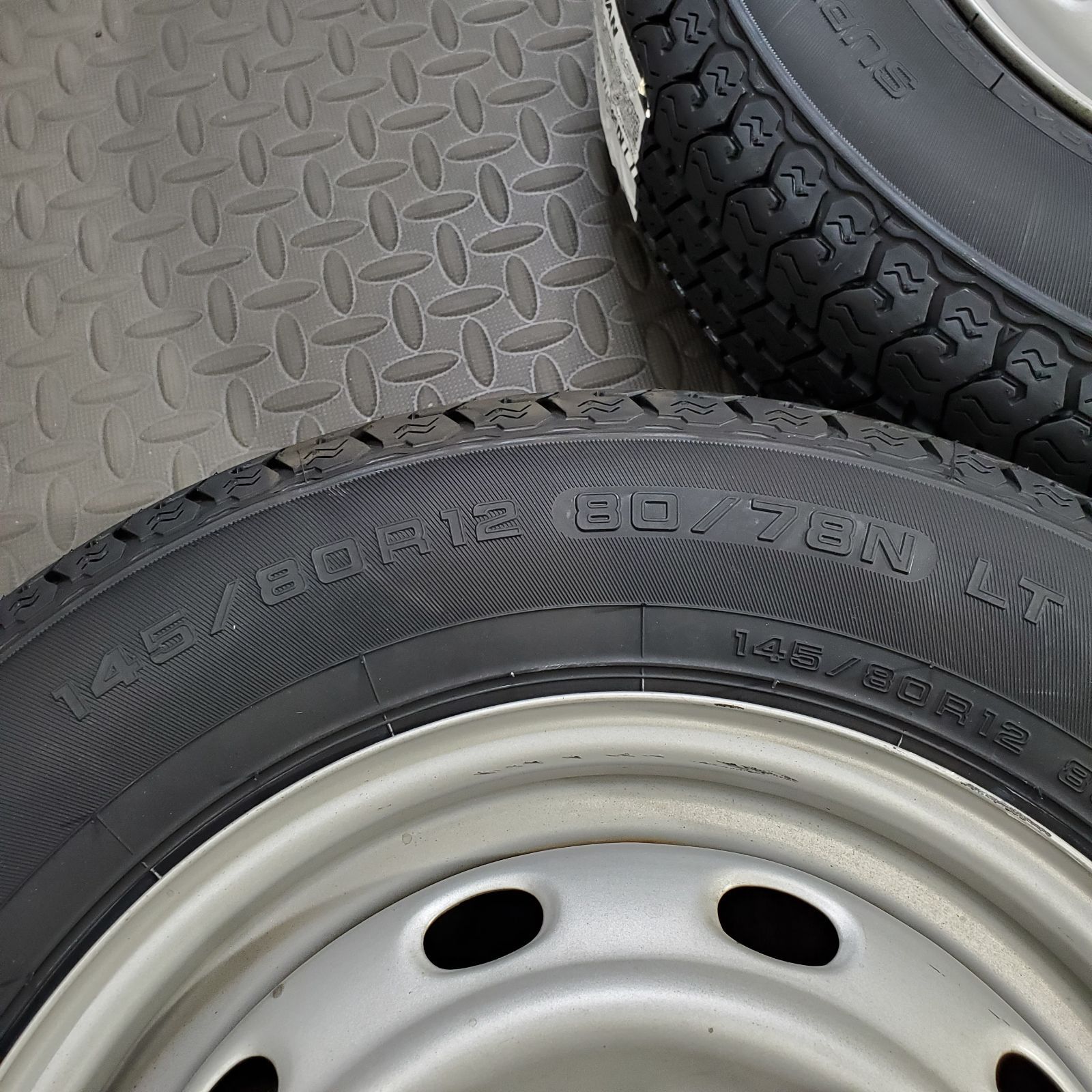 25年製 新品タイヤ 145/80R12 80/78N LT ヨコハマ スーパーバン356(夏